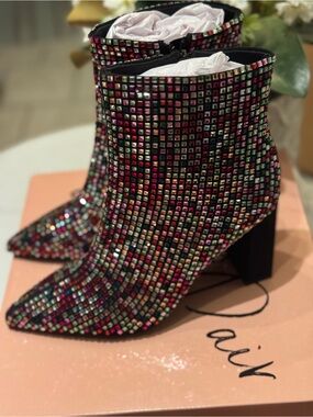 Wild Pair Womens Ingridd Bling Rhinestone Block Heel Dressy Ankle Boots S 8m NIB